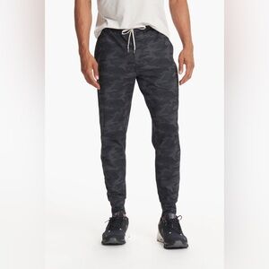 Vuori Men’s Sunday Performance Jogger in Black Camo— Size Large